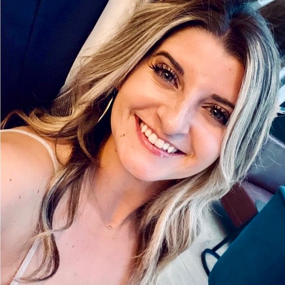 Meet your Posher, Amanda - Picture 1 of 1